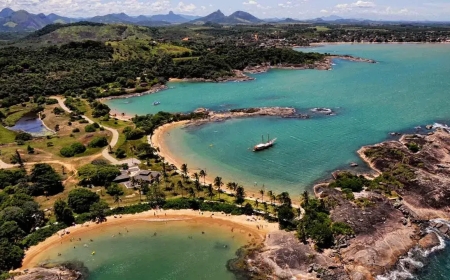 Todas as Praias do Espírito Santo que Você Precisa Conhecer