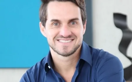 Sávio participa de talk show com fãs e sessão de autógrafos da biografia no Shopping Vitória