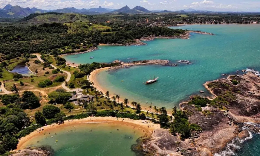 Todas as Praias do Espírito Santo que Você Precisa Conhecer