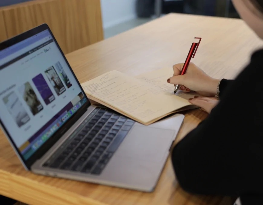 McDonald's oferece mais de 30 cursos gratuitos e online para jovens de todo o Brasil