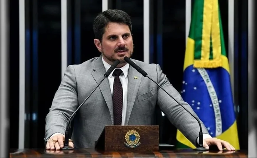 Senador Marcos do Val deixa o país sem autorização do STF e diz que "não está fugindo"