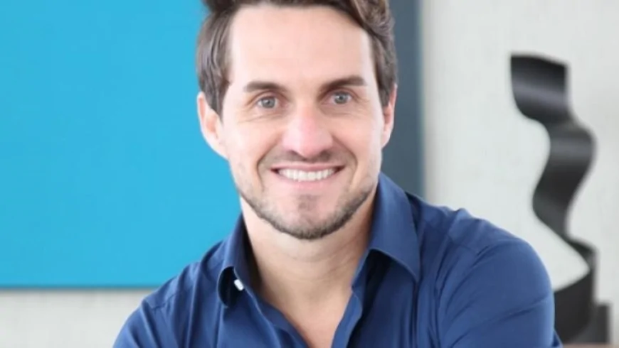 Sávio participa de talk show com fãs e sessão de autógrafos da biografia no Shopping Vitória