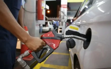 Gasolina mais barata anima motoristas, mas exige atenção com veículos antigos