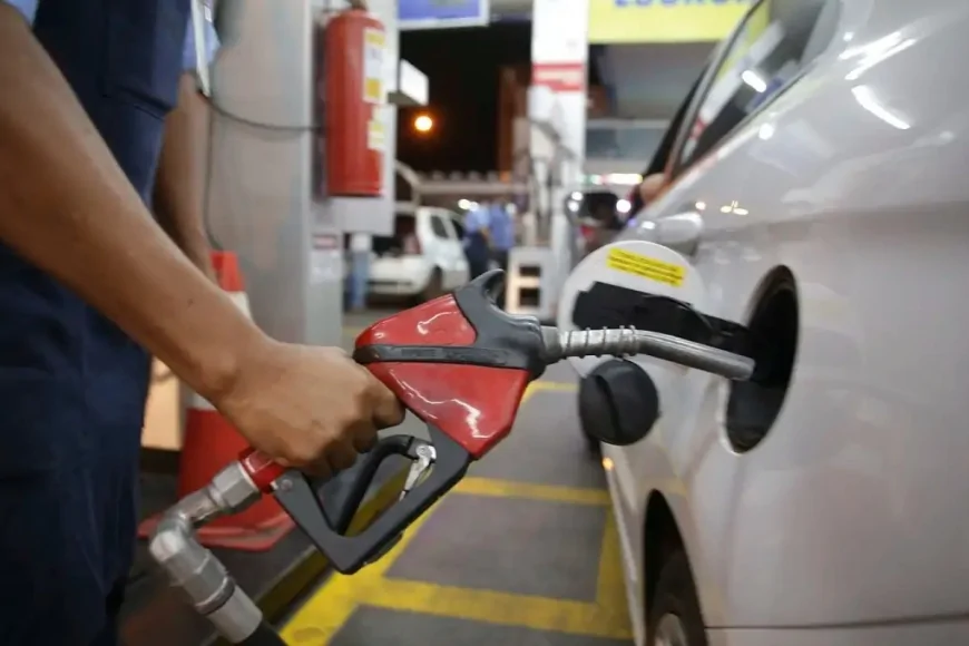 Gasolina mais barata anima motoristas, mas exige atenção com veículos antigos