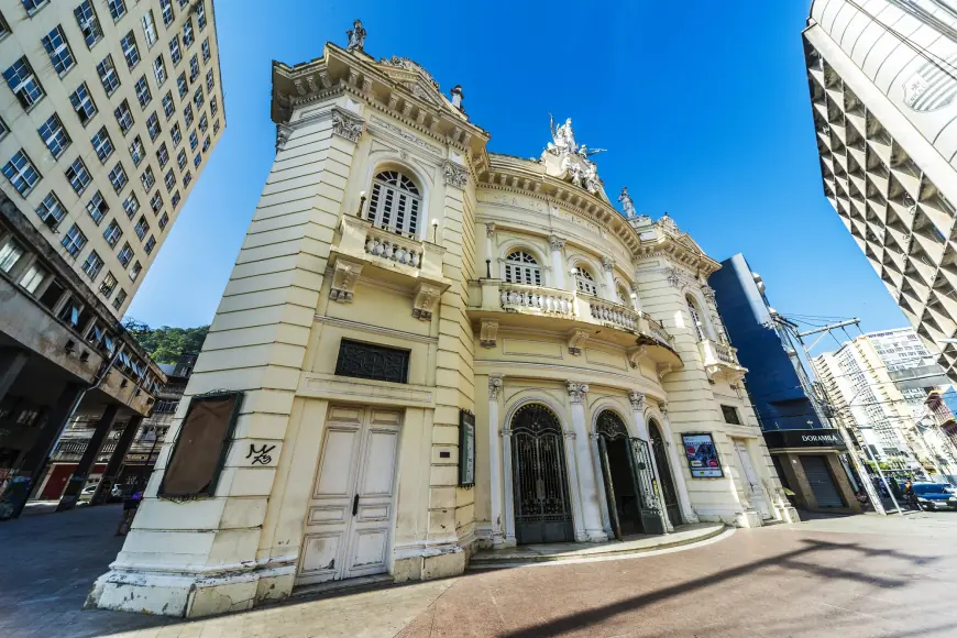 Theatro Carlos Gomes é reaberto após ampla restauração e ganha nova fase cultural em Vitória